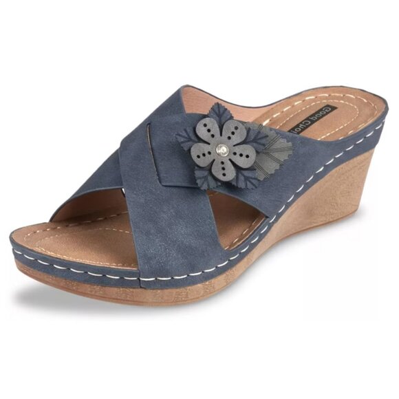easy street Shoes - NWT Good Choice Womens Selly Navy Floral Applique Wedge Sandals Size 7M